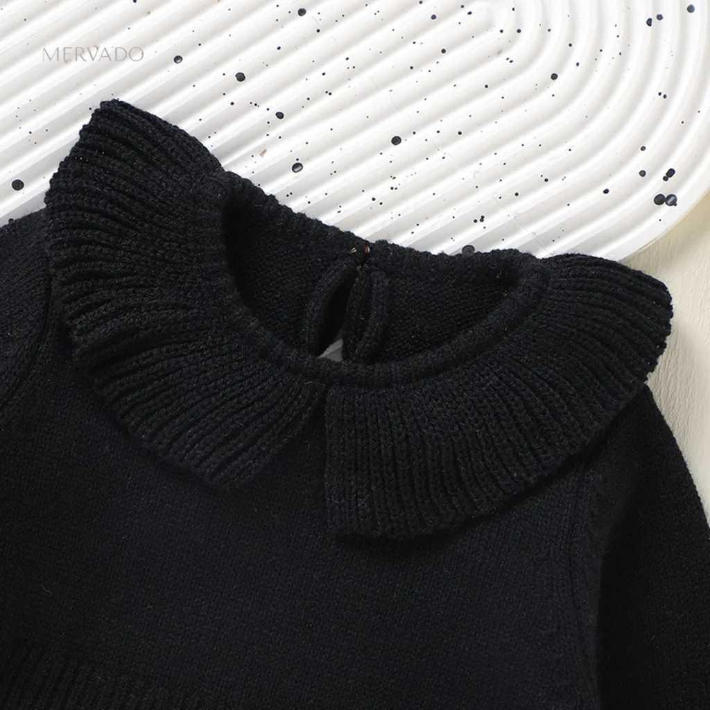 Warme gebreide babyromper – klassieke body met ruchekraag voor seizoensstijl en comfort